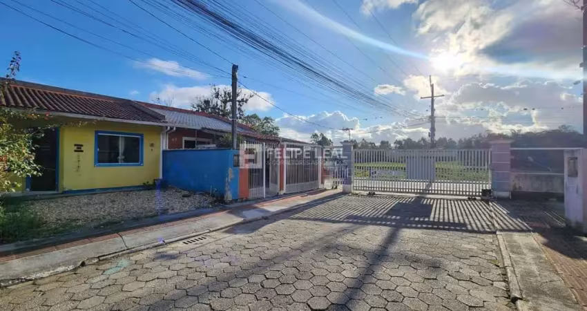 Casa geminada em nossa senhora de lourdes  -  santo amaro da imperatriz