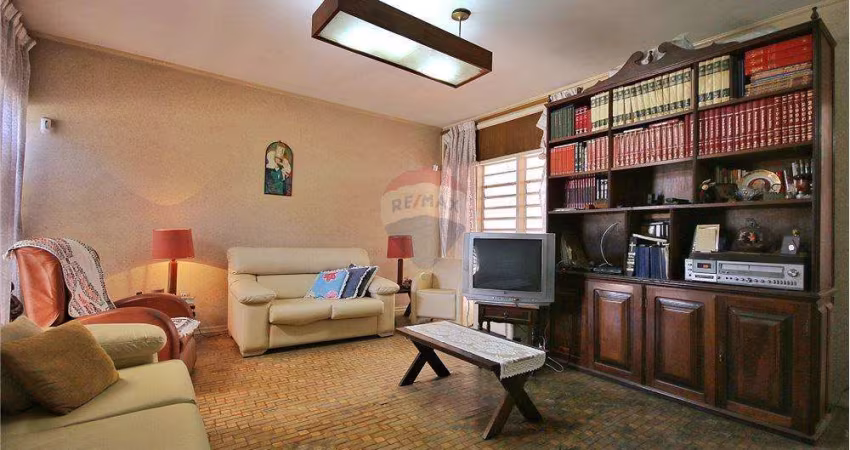 RE/MAX Vende Casa 3 quartos, sendo 01 suíte, sala 2 ambientes, copa, cozinha, jardim de inverno, 4 vagas, bairro Botafogo - Campinas / SP