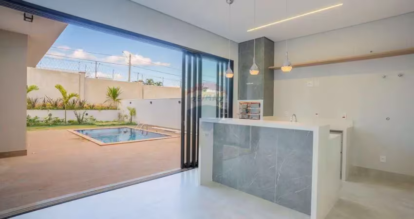 RE/MAX VENDE Casa térrea alto padrão, 210 m² de construção, 470 m² de terreno: com 03 suítes, área gourmet e piscina, no Residencial Arborais.