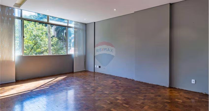 Apartamento à venda: 112 m² de área útil, com 03 quartos (sendo 1 suíte adaptada), 01 vaga coberta, no Cambuí, Campinas/SP.