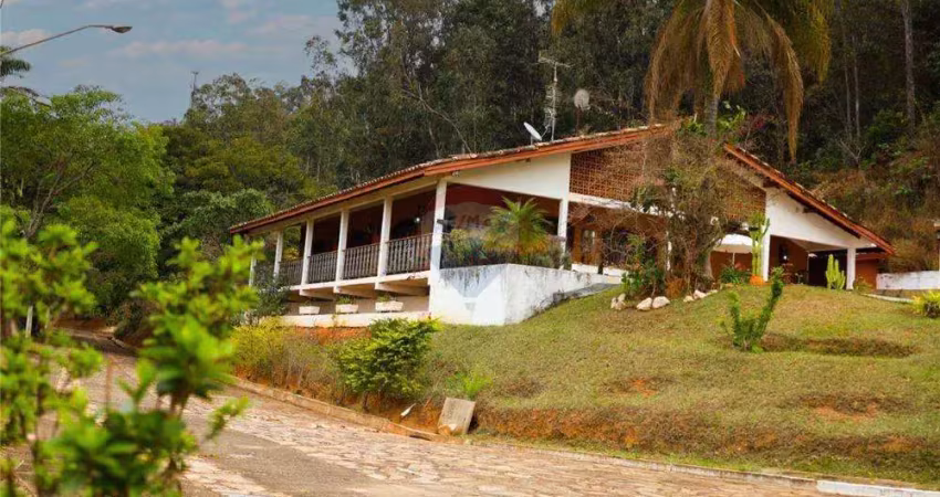 Re/max vende sitio 2 casas 9 quartos 12 milhões centro águas de lindóia / sp