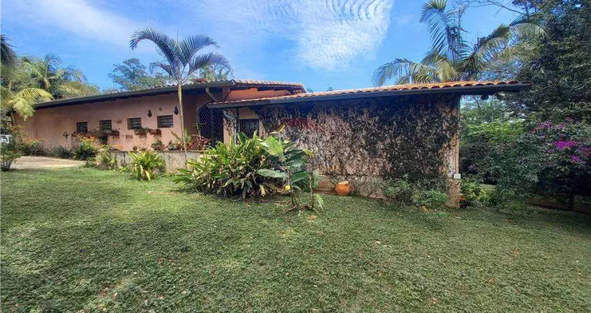 Re/max vende  chácara de 4.270 m2 por r$1.000.000,00 com casa ampla, piscina e casa de caseiro. são roque / sp