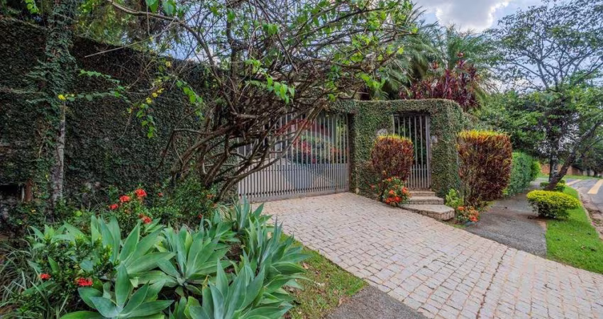 VENDA - CASA - CONDOMÍNIO SAN CONRADO - 410 M² - 4 QUARTOS - 4 SUÍTES - PISCINA - ACEITA PET