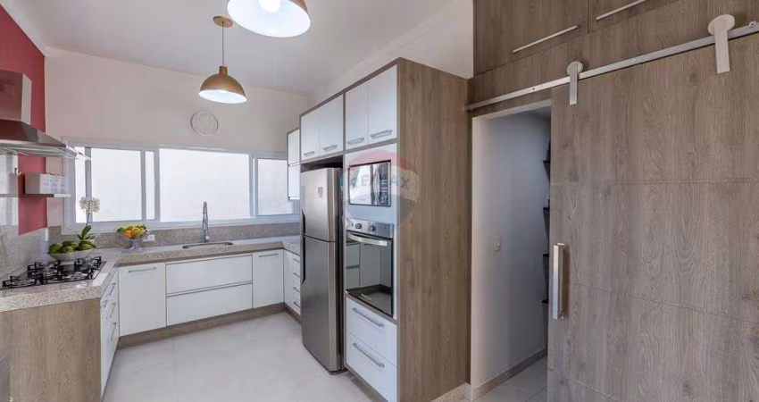 RE/MAX VENDE Casa à Venda  3 quartos  1 suíte  R$ 1.870.000,00   232, 26 m²  Residencial Terras de São Francisco  Vinhedo-SP