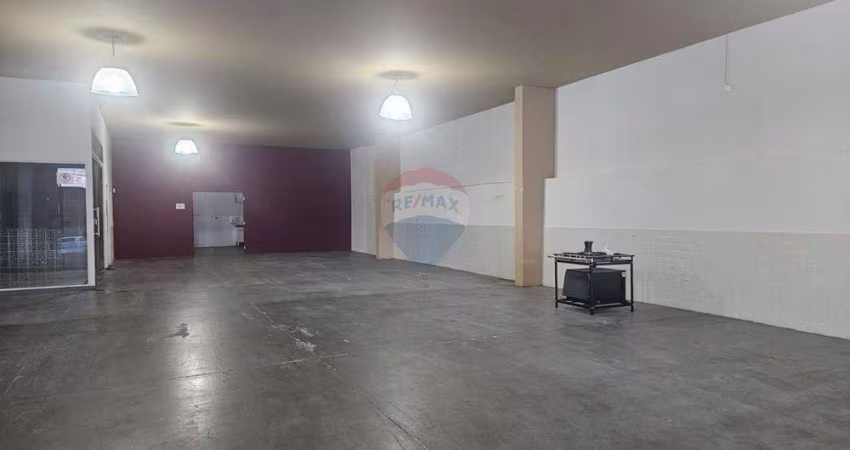 RE/MAX ALUGA Galpão Comercial em Vinhedo, SP