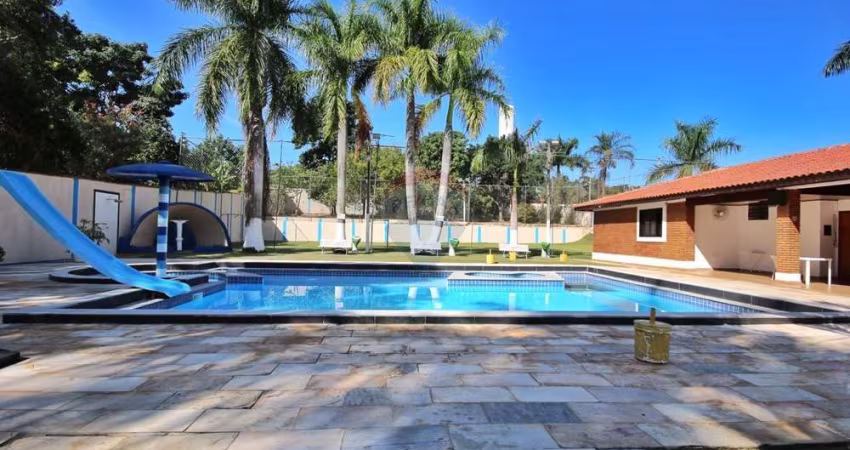 RE/MX VENDE Casa com 5 dormitórios, 750m AC e 2765m² AT - por R$ 1.715.000 - Condomínio Manège Residence - Campinas/SP