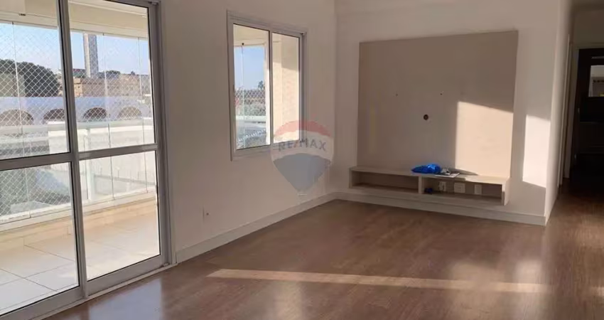 RE/MAX aluga Apartamento 91 m², com 3 quartos (sendo 1 suíte), 02 vagas cobertas, lavabo e varanda gourmet, no Residencial Vox Taquaral, Campinas.