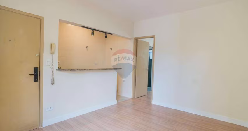 RE/MAX VENDE apartamento 1 quarto, recém reformado, sala ampla, 5º andar - Centro - Campinas / SP