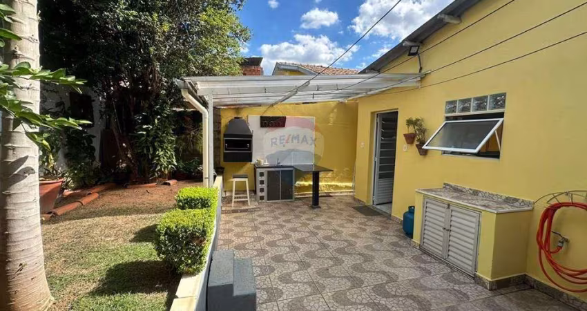 RE/MAX Aluga Casa Aconchegante em Vinhedo: 3 Quartos reversível, Jardim e Churrasqueira