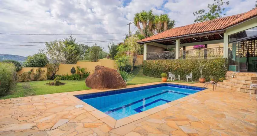 Remax vende casa com 4 quartos, 6 vagas, piscina, área gourmet, em condomínio moinho do vento