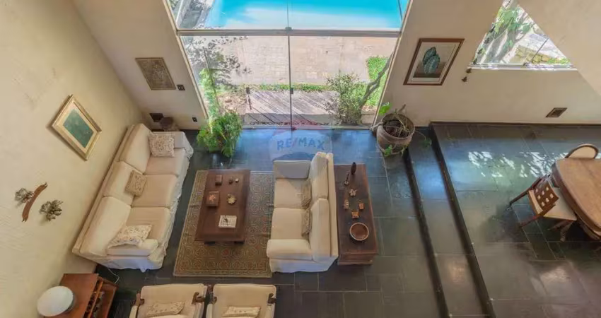Re/max casanova aluga casa com 521 m² de área útil, 06 quartos (03 suítes e 2 closets), quintal, piscina e churrasqueira, no jardim das paineiras.