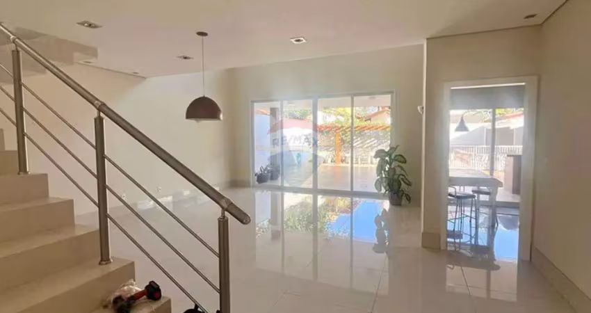 Remax aluga casa em condomínio com 3 suítes com closet, escritório, varanda gourmet, quintal amplo e lazer completo no estância paraíso, em campinas.