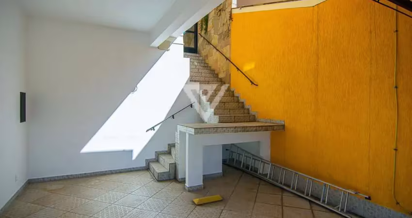 Casa totalmente reformada com edícula e hidromassagem na charmosa vila romana!