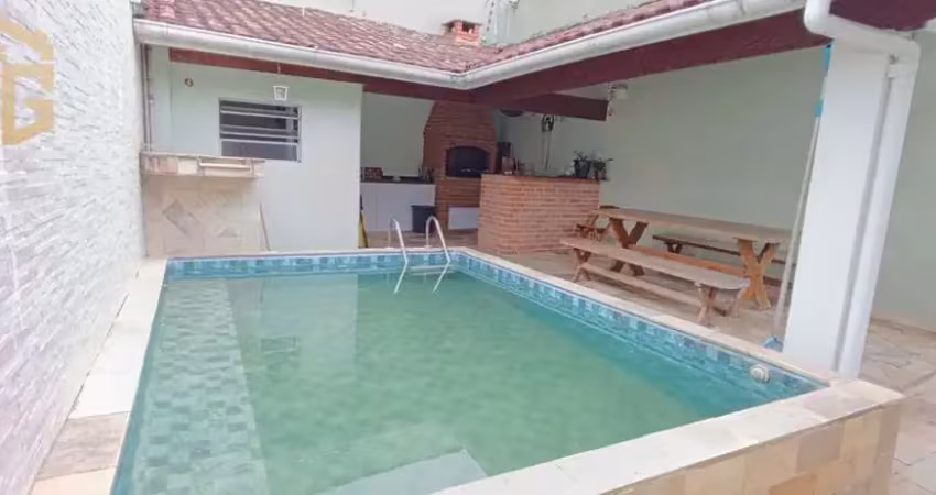 Casa com 3 dorm, 1 suíte, churrasqueira, piscina, jardim, 4 vagas, 150m, solemar