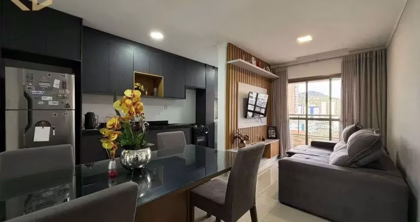 Apto 800m praia com 2 dorm sendo 1 suíte, closet, 2 banh, sac. gourmet, lazer.