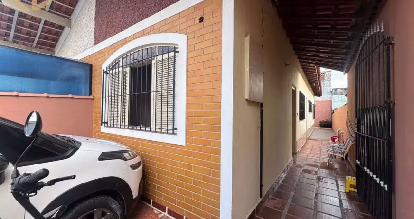 Casa geminada, 2 dorms, 1 banheiro, 2 vagas, 68m², maracanã, 850m da praia