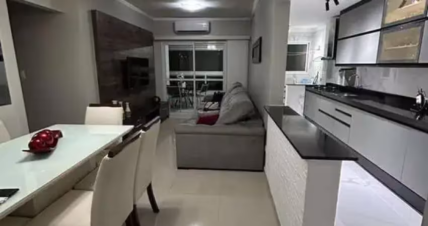 Apto 2 dorms, 1 suíte, 2 vagas, 92m², mobiliado, 400m da praia, forte