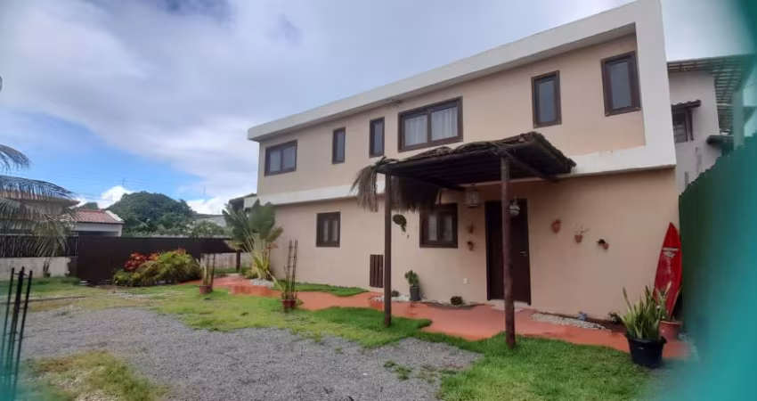 Alugo excelente casa em condomínio fechado no francês