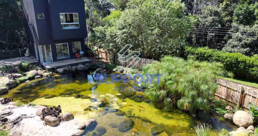 Encantadora Casa Triplex com Lago Artificial à Venda em Nova Guarapari - Um Paraíso Particular a Po