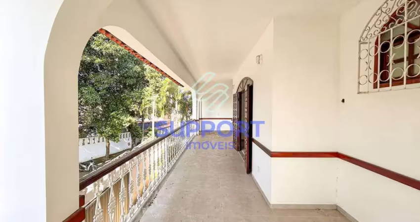 Casa Espetacular com 3 Dormitórios, Varanda Gourmet e Segurança Completa