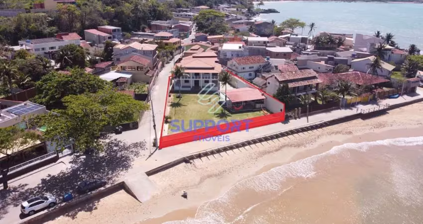 Espetacular Casa Duplex Frente Mar com terreno plano na paradisíaca Praia de Parati em Anchieta-ES
