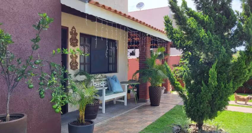 Bela casa térrea em condomínio fechado pé direito duplo, 3 dorms, piscina com espaço gourmet. ocasião!  600.000,00