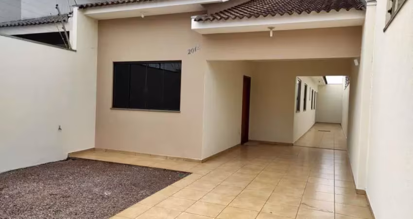 Casa com 3 quartos para alugar na Rua Pioneiro Olindo Alcini, 201, Jardim Campo Belo, Maringá