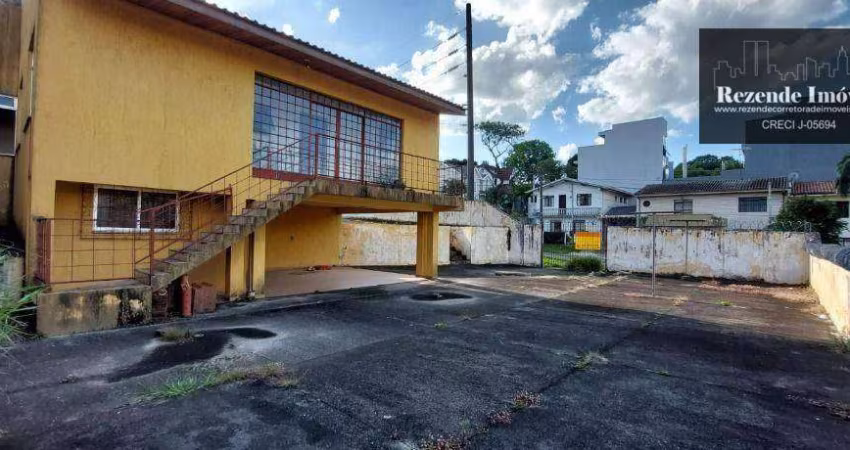 Casa com 5 dormitórios Imóvel averbado, quintal amplo espaço para media 8 a 10 carros ideal para uso comercial para clinicas.