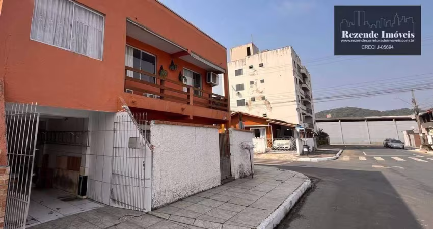 Casa com 3 quartos com mais 4 quitinetes à venda, - Jardim Iate Clube - Balneário Camboriú/SC
