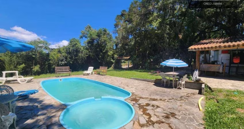 Chácara com piscina  3 dormitórios à venda, 3800 m² por R$ 670.000 - Campo Largo da Roseira - São José dos Pinhais/PR
