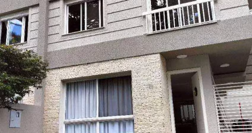 Sobrado a venda em condominio fechado no santa candida