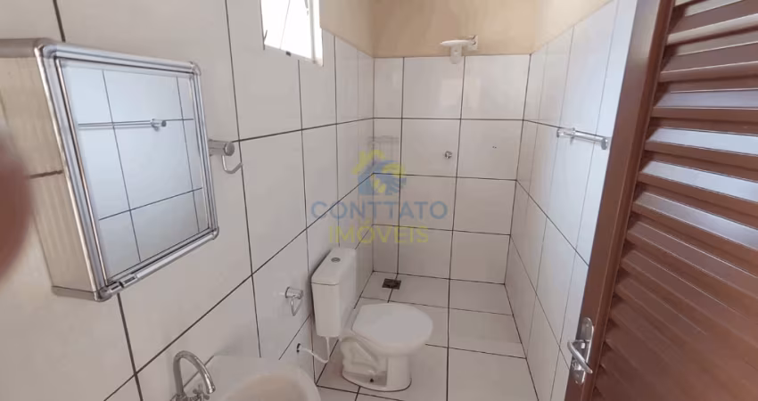 Casa Ampla, com 02 quartos, 04 garagens - Valor 1.450