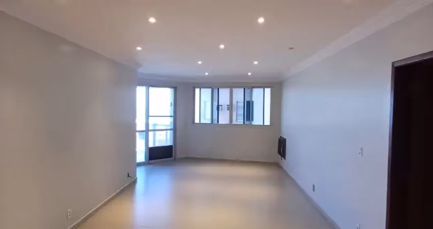 Apartamento na praia do forte/cabo frio-rj - 03 quartos + dependência