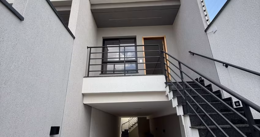 CASA FRONTAL , COM 3 DORMS 4 VAGAS 1 SUÍTE