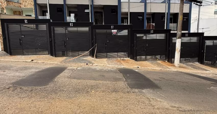 CASA FRONTAL COM 3 DORMS 1 SUÍTE 2 VAGAS