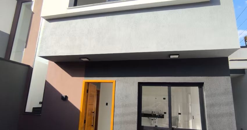 CASA FRONTAL COM 2 VAGAS 2 SUÍTES
