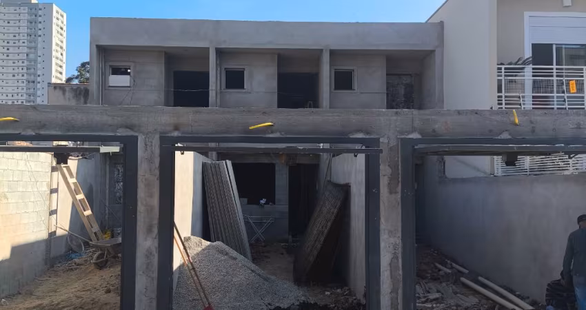 CASA FRONTAL COM 2 DORMS 2 SUÍTES 3 VAGAS