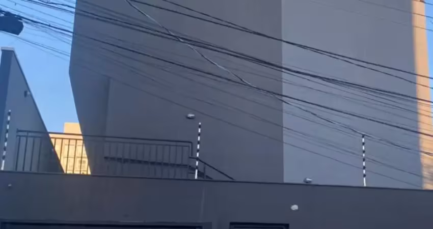 Casa em condomínio fechado com garagem coberta e privativa,