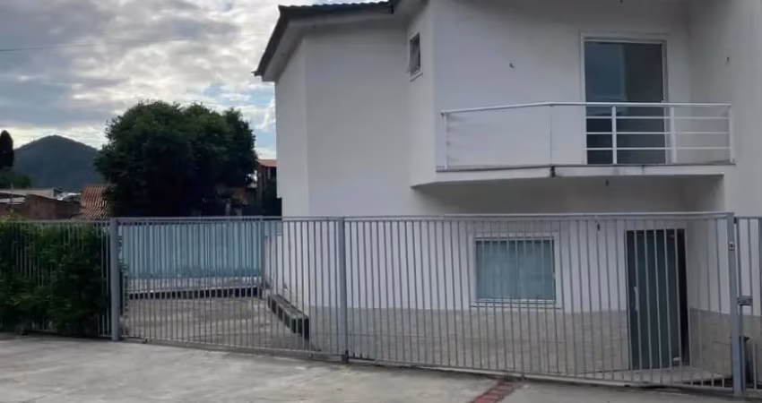 Alugo ótima casa 2 suítes, quintal ,piratininga niterói