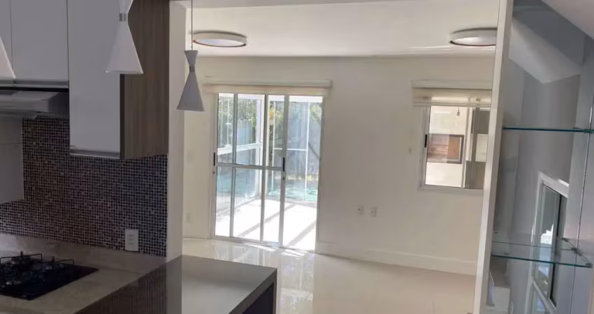 Casa sobrado em condomínio à venda ou locação com 3 dormitórios, 2 vagas de garagem, com 115 m² - jardim são pedro (mogi das cruzes)