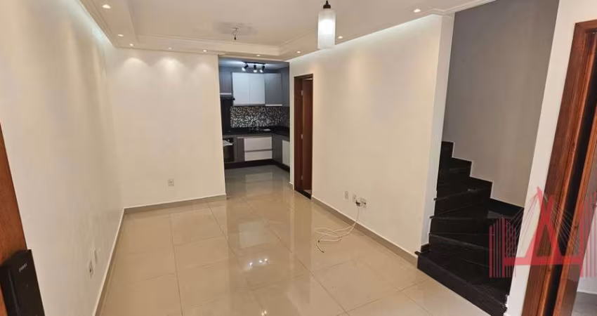 Sobrado em Condomínio Fechado à Venda com 2 dormitórios, 2 vagas de garagem, com 65 m² - Vila Isolina Mazzei