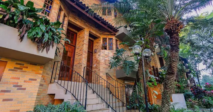 Casa em condomínio com 330m² e 3 dormitórios, 1 suíte, 2 vagas no bairro bela vista em porto alegre