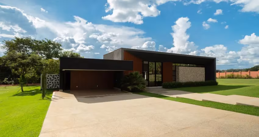 Casa Térrea de Alto Padrão - Condomínio Alto da Boa Vista