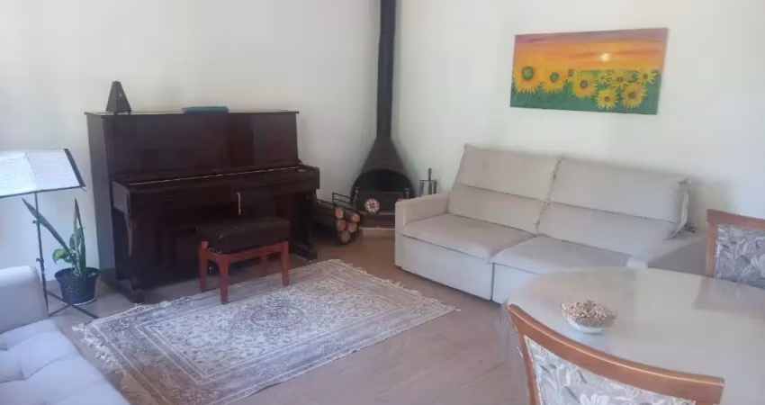 Casa de Condomínio à venda | 209 m² | 4 dormitórios (2 suítes) | 5 vagas em Morungaba/SP!