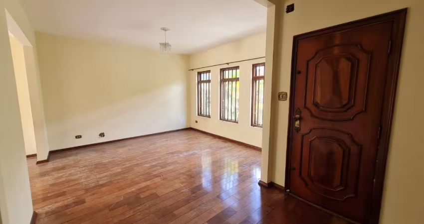 Sobrado à venda | 210 m² | 3 quartos (1 suíte) | 2 vagas na Vila Pedro Moreira!
