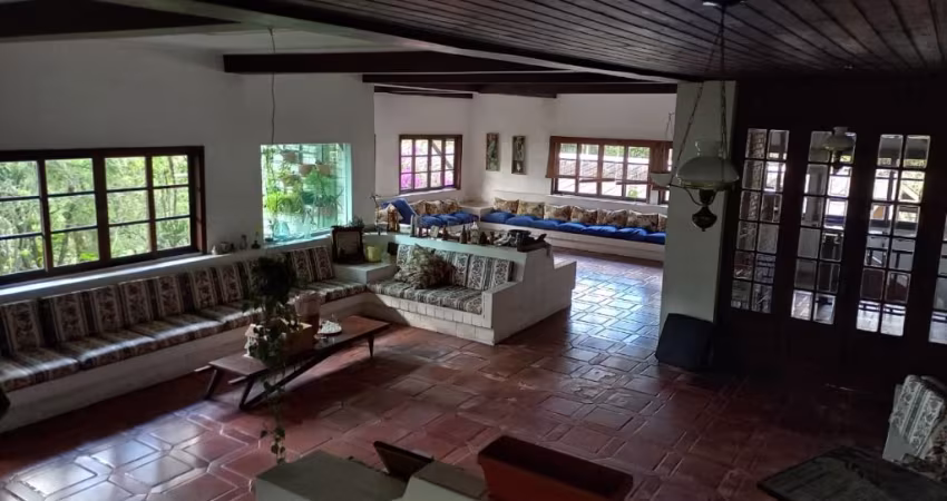 Casa à venda | 1260 m² | 4 suítes | 6 vagas na Roseira / Mairiporã - SP!