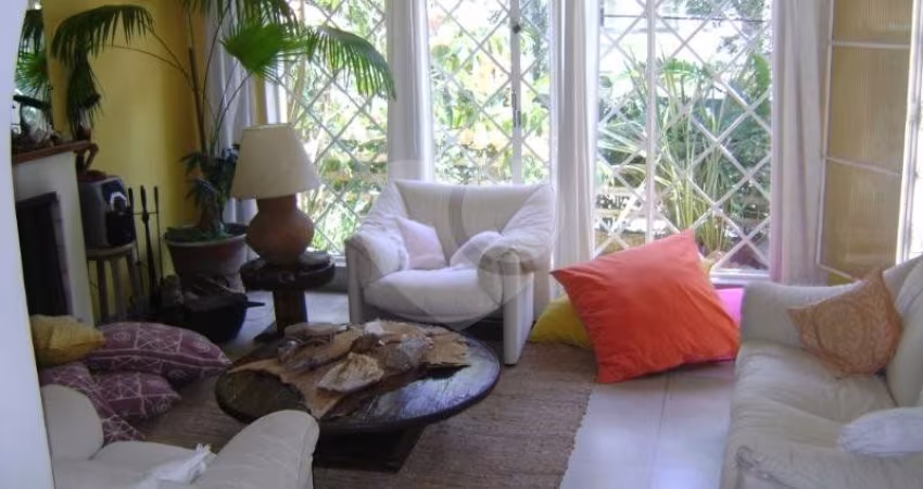 Casa à venda  | 402 m² | 6 dormitórios | 2 suítes | 4 vagas em Perdizes - São Paulo-SP