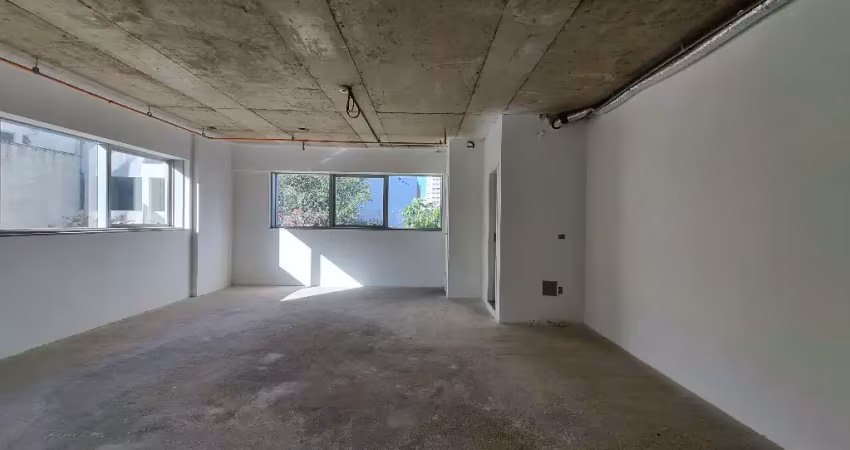 Sala comercial à venda com 50m² | 2 banheiros | 2 vagas individuais em santana