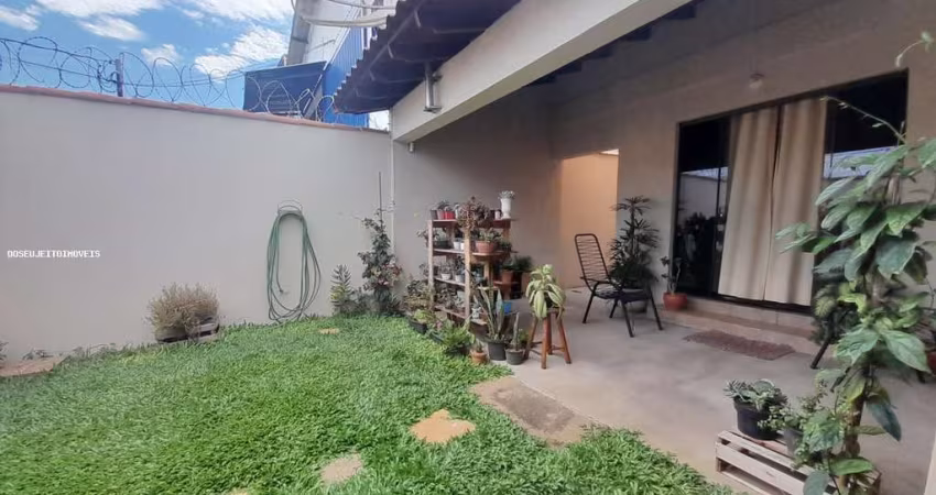 Sobrado para Venda em Uberlândia, Nossa senhora das graças, 4 dormitórios, 1 suíte, 3 banheiros, 6 vagas