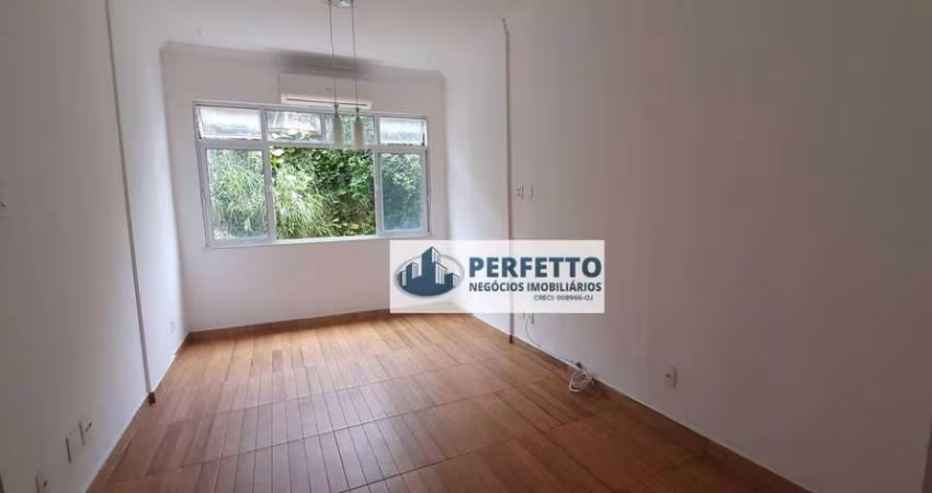 Vende - Flamengo - Apartamento Reformado, quadra da praia - 630 mil